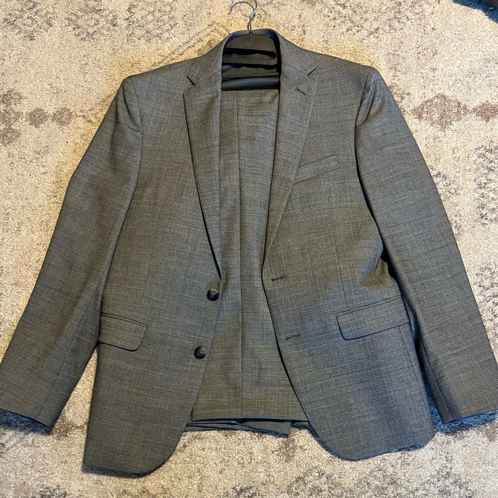 Brand new Kenneth Cole AWEAR-TECH Slim Fit Suit